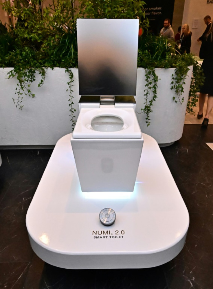 Les toilettes intelligentes Numi 2.0, de la société américaine Kohler, coûtent 10 000 $ en noir et 8 500 $ en blanc