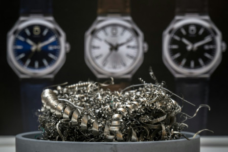L&#39;acier inoxydable recyclé à partir des déchets issus de la fabrication de montres et de matériel médical est utilisé pour fabriquer des montres de luxe durables.