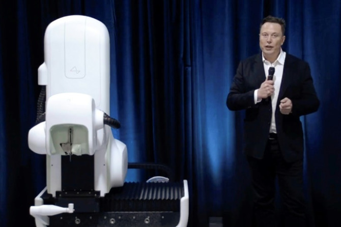 La startup Neuralink d&#39;Elon Musk a conçu un robot chirurgical pour implanter des dispositifs dans le cerveau afin de les relier à des ordinateurs