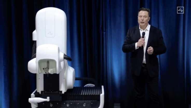 La startup Neuralink d&#39;Elon Musk a conçu un robot chirurgical pour implanter des dispositifs dans le cerveau afin de les relier à des ordinateurs