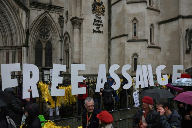 Les partisans d&#39;Assange et de WikiLeaks ont manifesté devant la Haute Cour de Londres en février