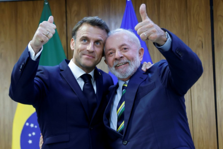 Le président français Emmanuel Macron (à gauche) a terminé sa tournée de trois jours dans le géant latino-américain par un voyage à Brasilia, la capitale moderniste.