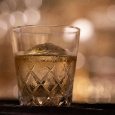 Pour commercialiser leurs produits sous le nom de whisky japonais, les distillateurs doivent utiliser de l&#39;eau provenant du Japon.